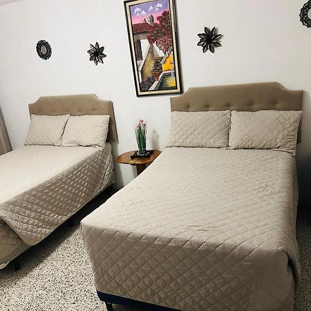 Hostal Los Volcanes Guatemala-Stadt Exterior foto